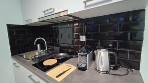 Kuchyň nebo kuchyňský kout v ubytování Praxitelous CityCenter Modern Apartments by Aesthetic Living