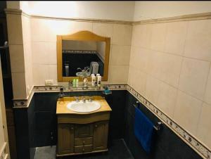 a bathroom with a sink and a mirror at Casa vero in San Antonio de Areco