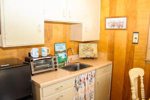 Gallery image of Varney Point Studio in Gilford