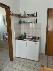 Kuchyňa alebo kuchynka v ubytovaní Studie-Apartment in Makarska, Kroatien