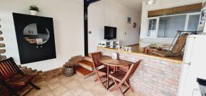 TV a/nebo společenská místnost v ubytování Apartamento Salema mar, relax y atardecer al norte de Gran Canaria