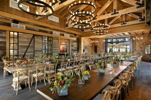 Restaurace v ubytování Grand Reserve at The Meritage