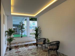 a room with two chairs and a table and a window at La Quinta Caribeña in Playa del Carmen +81 photos