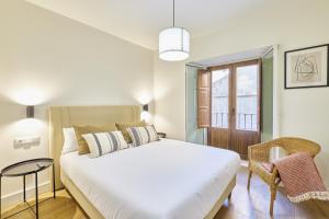 Postel nebo postele na pokoji v ubytování Estudios Bordadores by Valdesierra + 29 fotografií
