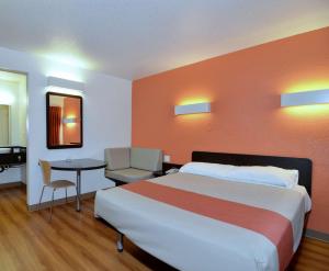 Postel nebo postele na pokoji v ubytování Motel 6-Laredo, TX - South