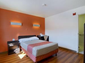 Postel nebo postele na pokoji v ubytování Motel 6-Laredo, TX - South