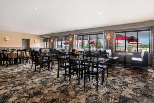 a dining room with tables and chairs and windows at Best Western Plus NorWester Hotel & Conference Centre in Thunder Bay