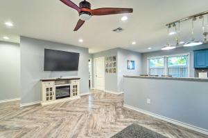 A television and/or entertainment centre at Lovely Lubbock Home with Furnished Patio and Yard