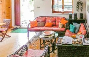 a living room with a pink couch with colorful pillows at Awesome Home In Stezyca With 3 Bedrooms And Wifi in Stężyca