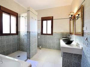 Koupelna v ubytování Villa in Andalusia with Private Pool & Sea Views