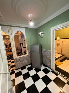 Kylpyhuone majoituspaikassa Très Propre Appartement 85 m2
