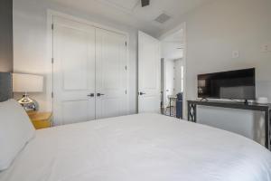 Gallery image of Heart of SOHO Minutes to Downtown and Stadium Unit 1 in Tampa