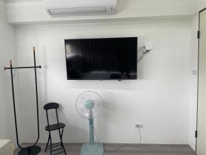 TV a/nebo společenská místnost v ubytování Eli House