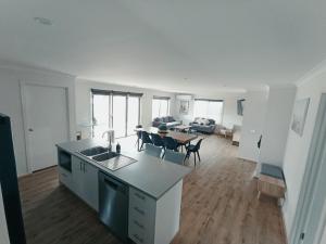 佩恩斯维尔Spacious 3bdrm home next to Captains Cove Resort - Captains Edge的相册照片