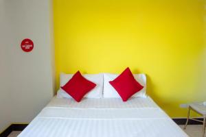 Postel nebo postele na pokoji v ubytování Negrense Suites
