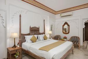 Swaroop Vilas - Lake Facing Boutique Hotel客房内的一张或多张床位