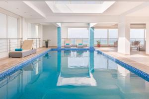 Bazén v ubytování Al Hail Waves Hotel Managed By Centara nebo v jeho okolí