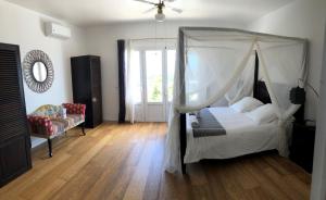Postel nebo postele na pokoji v ubytování Villa spa Grand Anse