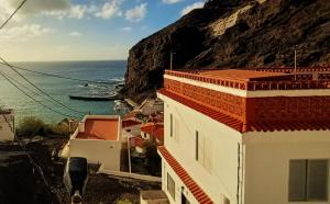 a view of the ocean from a building at alquilaencanarias Casa La Playa La Gomera in Alojera