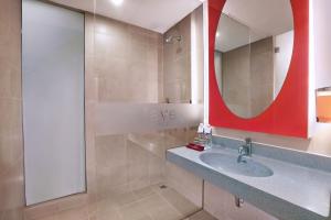 Koupelna v ubytování favehotel Palembang