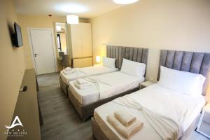 Postel nebo postele na pokoji v ubytování New Akileda Beach Hotel