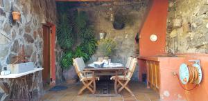 מסעדה או מקום אחר לאכול בו ב-Hoya La Vieja Rural