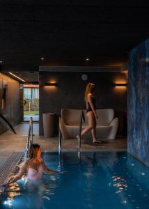 Bazén v ubytování Hotel TorreMirona Golf & Spa nebo v jeho okolí