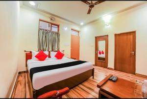 Ліжко або ліжка в номері Serene Aravali Resort, Pushkar
