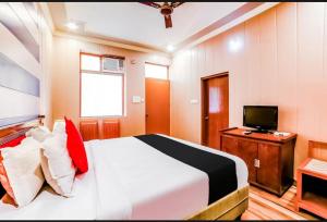Телевізор і / або розважальний центр в Serene Aravali Resort, Pushkar
