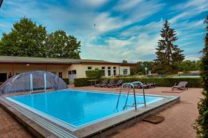 a swimming pool with a bridge over it at Ferienanlage - Zum See & Hotel in Plau am See