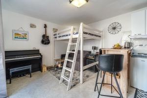 Kuchyňa alebo kuchynka v ubytovaní Aryjina kuća, mountain & seaview studio apartment - rooftop terrace