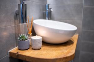 A bathroom at The Grey Apartment