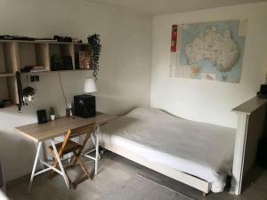 Zdjęcie z galerii obiektu Charmant studio et son jardin w mieście Lagny