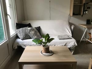 Zdjęcie z galerii obiektu Charmant studio et son jardin w mieście Lagny