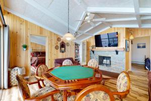 TV a/nebo společenská místnost v ubytování Perfect Family Getaway Minge Cove Alton