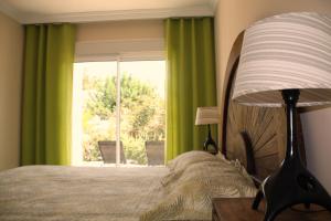 Cama o camas de una habitación en Casa en Marbella