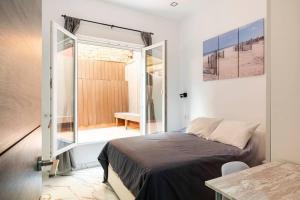 Posteľ alebo postele v izbe v ubytovaní Apartamento en Planta Baja Cerca de la Playa en Badalona