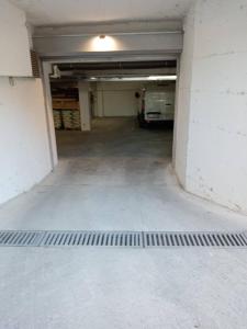 an empty garage with a car parked in it at Elite Space in Niš