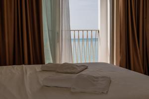 Postel nebo postele na pokoji v ubytování Fllad Resort & SPA Durres