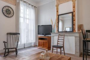 Televízia a/alebo spoločenská miestnosť v ubytovaní Magnolia magnifique T2 entièrement rénové.