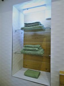 Et badeværelse på BLUE FOUNTAIN Luxueux Studio Aix Centre Historique -WIFI-SMART TV-