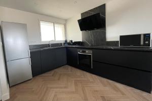 Кухня или мини-кухня в Appartement cosy avec vue imprenable sur la cité
 +12 фотографий