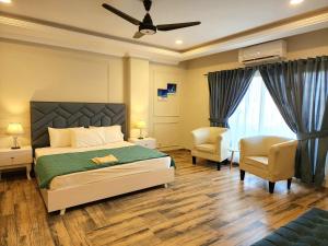 Katil atau katil-katil dalam bilik di Executive Apartments In Bahria Heights