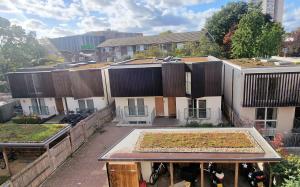 an aerial view of a house with a courtyard at Charlotte Double Room in London