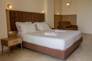 Postel nebo postele na pokoji v ubytování Fllad Resort & SPA Durres