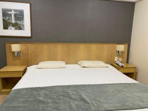 Ένα ή περισσότερα κρεβάτια σε δωμάτιο στο Flat agradável na Barra