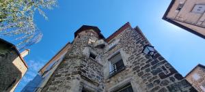 Fotografia z galérie ubytovania Maison au Loup - Superbe ancien hotel particulier du XVIe siècle au cœur de la vieille ville du Puy v destinácii Le Puy en Velay