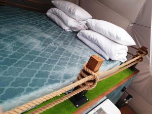 Podniebny Glamping客房内的一张或多张床位