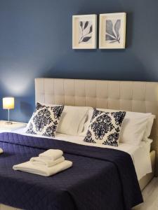a bedroom with a bed with towels on it at Elpida Apartment Reggio Calabria in Reggio di Calabria