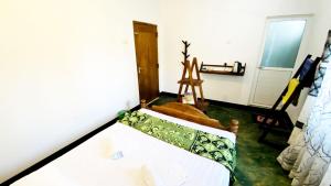 Postel nebo postele na pokoji v ubytování Madiha Surf House Lanka